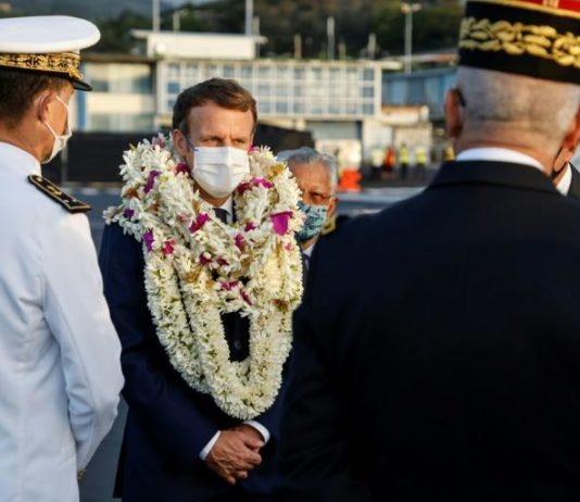 Französisch-Polynesien: Emmanuel Macron bei seiner Ankunft in Tahiti gegen Covid-19 getestet