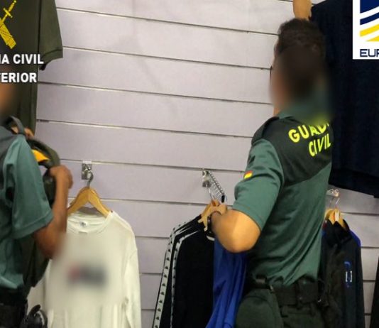 Gefälschte Kleidung im Wert von mehr als 16 Millionen Euro an der französisch-spanischen Grenze beschlagnahmt, acht Personen verhaftet