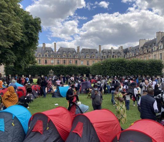 Paris: Rund 400 Obdachlose haben sich in Zelten auf dem Place des Vosges niedergelassen