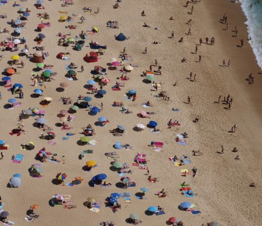 Gironde: Zwei Menschen ertrinken innerhalb nur weniger Stunden Touristen_ Strand