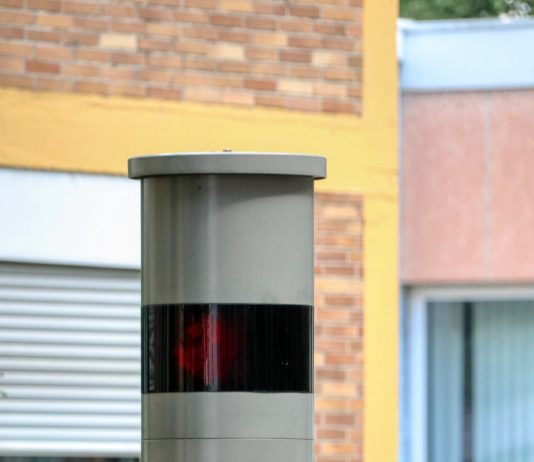 Toulouse: Moderne Blitzer kontrollieren jetzt Sicherheitsgurte und die Benutzung von Telefonen