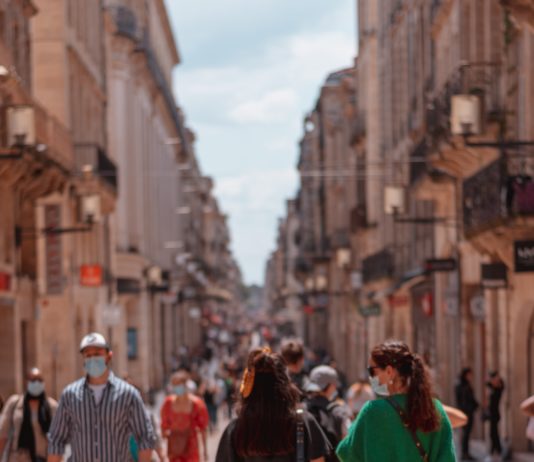Covid-19: Tragen von Masken im Freien, Ausgangssperre… Die Rückkehr der Einschränkungen in mehreren Departements
