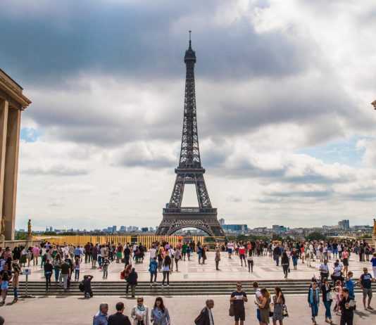 Der Eiffelturm wird nach neunmonatiger Schließung wieder geöffnet