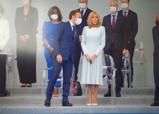 Brigitte Macron ohne Maske bei der Parade am 14. Juli: Das Internet ist empört