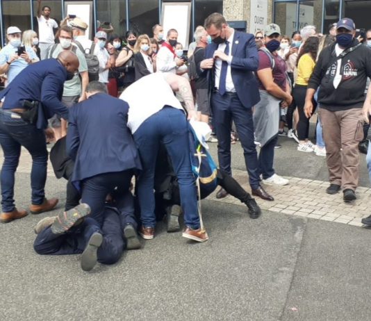 Bei seinem Besuch in Lourdes wird Emmanuel Macron von einem Mann bedroht