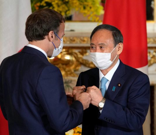 Japan: Emmanuel Macron traf in Tokio Premierminister Yoshihide Suga