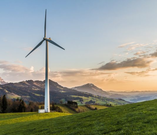 Wenn das Windrad sich nicht mehr dreht – Wie die „visuelle Saturation“ den Ausbau der Windkraft in Frankreich bremst Windkraftanlage