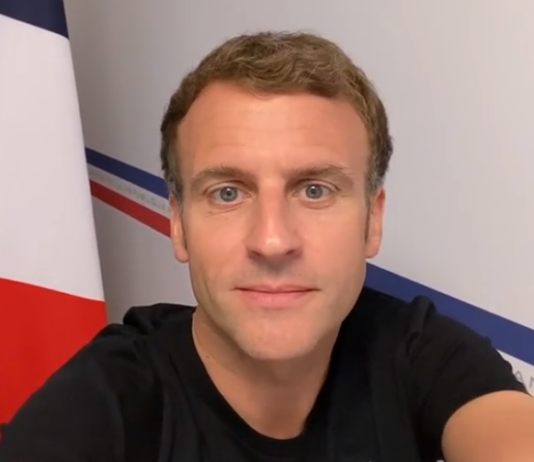 Video von Emmanuel Macron: Die Marke seines schwarzen T-Shirts fasziniert das Internet