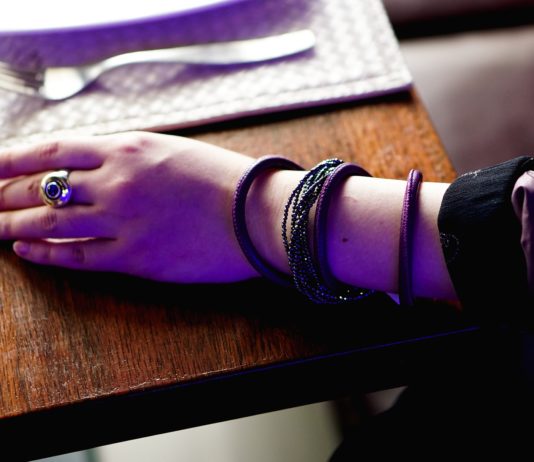 Gesundheitspass in der Gironde: Armbänder statt QR-Codes für Zutritt zu Bars und Restaurants