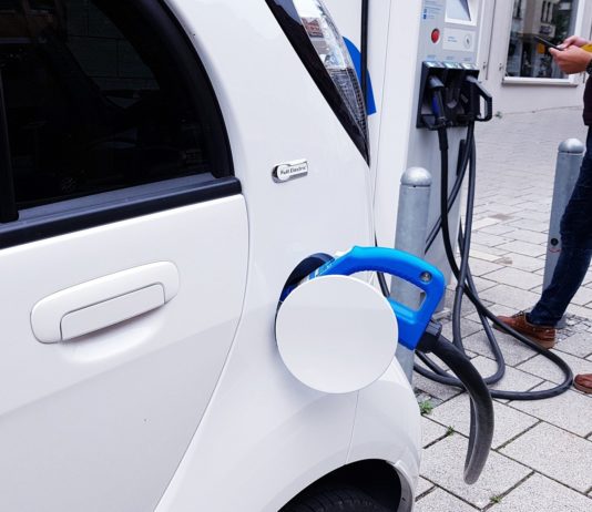 Carrefour installiert Ladestationen für Elektrofahrzeuge in allen seinen Filialen