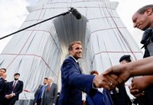 „Verrückter Traum“: Macron besucht verpackten Arc de Triomphe