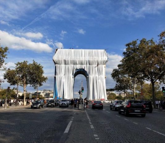 Der Triumphbogen von Christo ruft heftige Reaktionen im Internet hervor