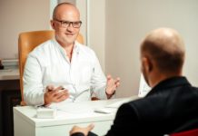 Frankreich kämpft gegen Ärztemangel: Pflichtdienste für Mediziner im ländlichen Raum? Arzt