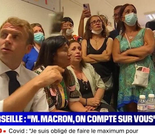Emmanuel Macron in Marseille: Der Präsident im Gespräch ohne Maske irritiert die Internetnutzer