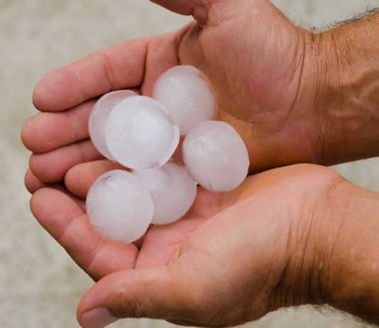 Unwetter: Eine Straße verwandelt sich bei Montpellier in einen Hagelfluss