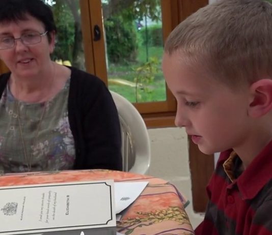 Oise: Ein siebenjähriger Junge erhält einen Brief von der Königin von England