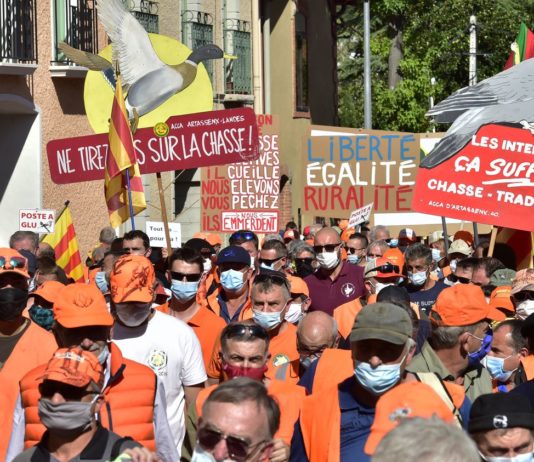 Demonstration: 40.000 Jäger marschieren gegen Verbot traditioneller Methoden der Vogeljagd