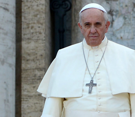 Papst Franziskus drückt den Opfern nach der Veröffentlichung des Berichts der Sauvé-Kommission seinen „Schmerz“ und seine „Scham“ aus