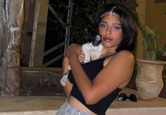 Trauermarsch am Sonntag nach dem Selbstmord der 14-jährigen Dinah, die in der Schule schikaniert wurde