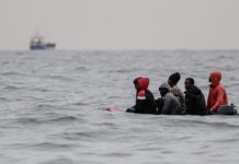 Frankreich: Mindestens vier Migranten sterben bei gescheiterter Ärmelkanal-Überquerung Flüchtlinge_Migranten_Ärmelkanal
