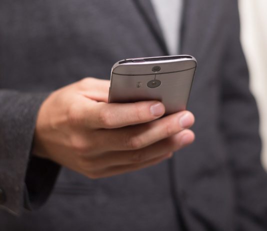 37.000 Euro für eine Nacht: Wie ein Trip nach Marokko zum finanziellen Albtraum wurde Smartphone_Roamingkosten