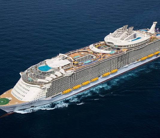 Loire-Atlantique: Das Kreuzfahrtschiff „Wonder of the Seas“ verlässt den Hafen von Saint-Nazaire