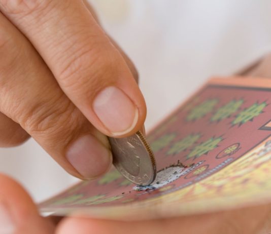 Montpellier: Illegaler Flüchtling gewinnt 500.000 Euro in einem Rubbelspiel