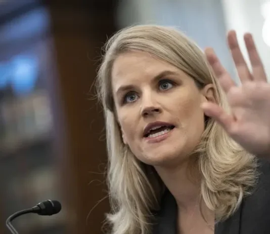 Facebook-Whistleblowerin Frances Haugen berichtet von unzulänglicher Moderation französischsprachiger Inhalte