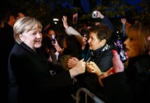 Angela Merkel in Beaune: 16 Jahre deutsch-französische Freundschaft