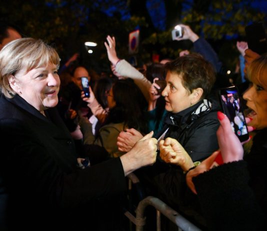 Angela Merkel in Beaune: 16 Jahre deutsch-französische Freundschaft