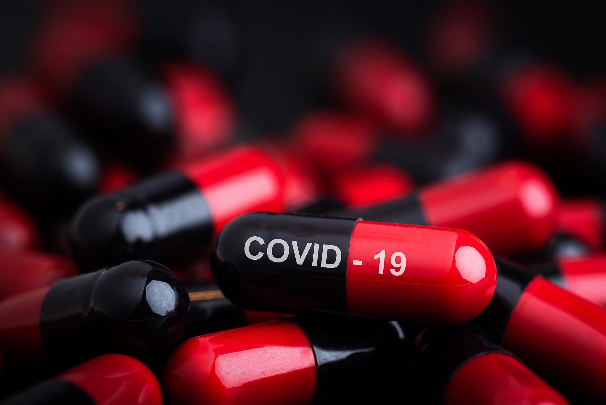 Covid-19: Was man über antivirale Behandlungen und die von Macron erwähnte "neue Waffe" wissen sollte