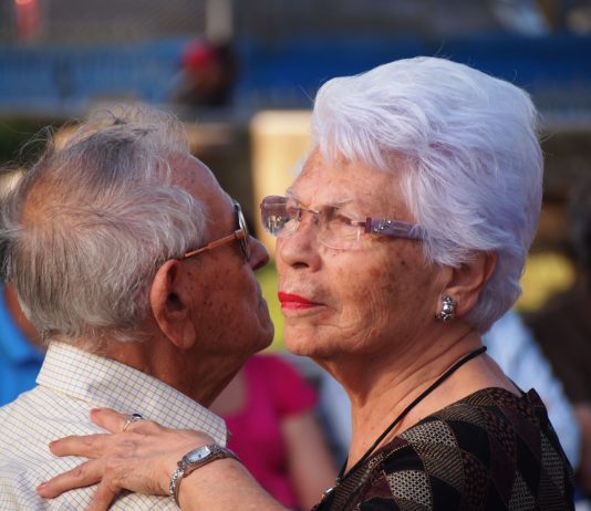 Covid-19: Festliche Zusammenkünfte erhöhen die Inzidenzrate bei über 65-Jährigen