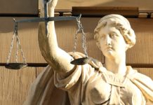 Cyberhetze gegen Brigitte Macron: Wenn Worte strafbar werden Justiz_Justitia_Illustration