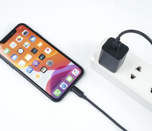 Laden Sie Ihr Mobiltelefon die ganze Nacht auf? Sie sollten damit aufhören