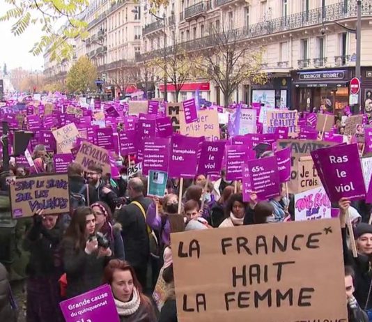 Paris: 18.000 Menschen demonstrieren gegen Gewalt gegen Frauen