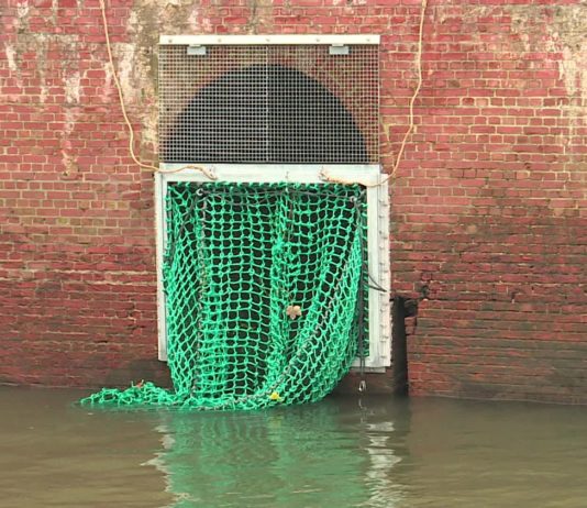 Rouen will mit Müllnetzen auf der Seine und ihren Nebenflüssen die Verschmutzung zu bekämpfen