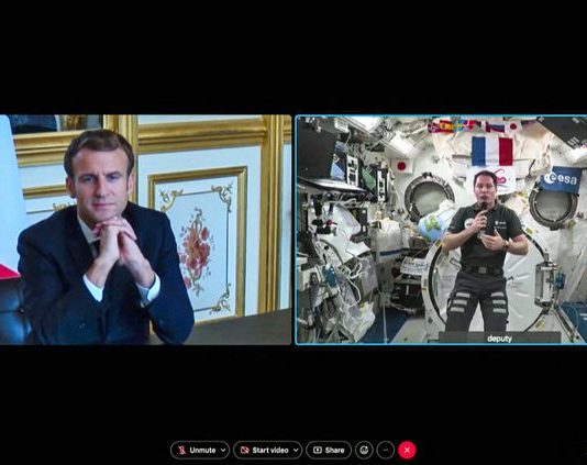 Astronaut Thomas Pesquet beschreibt Emmanuel Macron aus dem All die Klimaschäden auf der Erde