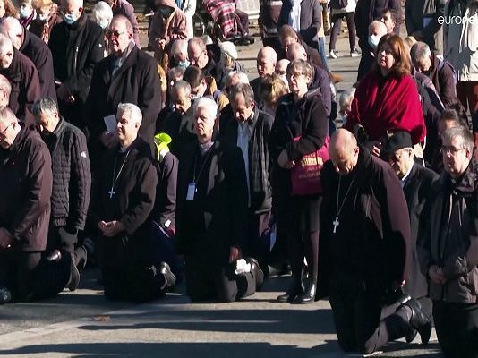 Missbrauch: Entschädigungsfonds soll aus Vermögen der Kirche oder Darlehen finanziert werden