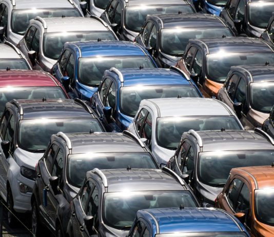Automobil: Autoverkäufe sinken den sechsten Monat in Folge