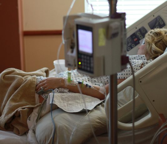 Covid-19: Krankenhauseinweisungen und Todesfälle in Frankreich stark gestiegen Krankenhaus_Illustration