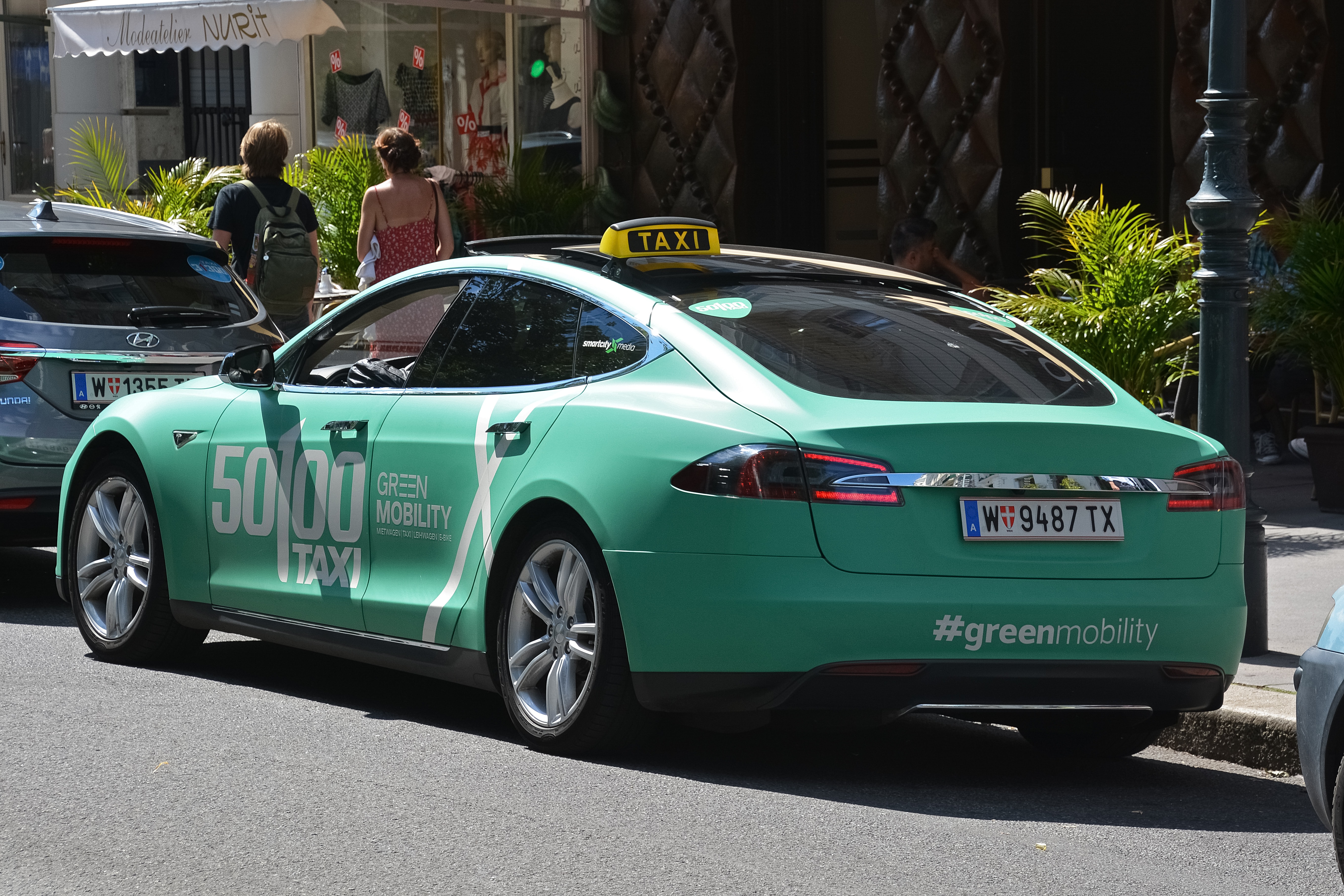 Das Taxi-Unternehmen G7 stoppt seine Tesla-Taxis nach einem tödlichen Unfall in Paris