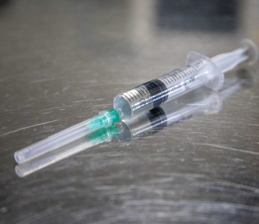 Impfung gegen Krebs: BioNTech startet klinische Studie zur Erprobung seines Impfstoffs Impfung_Spritze