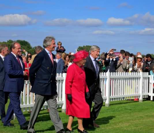 Covid-19: Königin Elizabeth II. sagt traditionelles Weihnachtsessen wegen Omikron-Variante ab