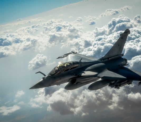 Vereinigte Emirate kaufen 80 Rafale-Flugzeuge und 12 Caracal-Hubschrauber von Frankreich