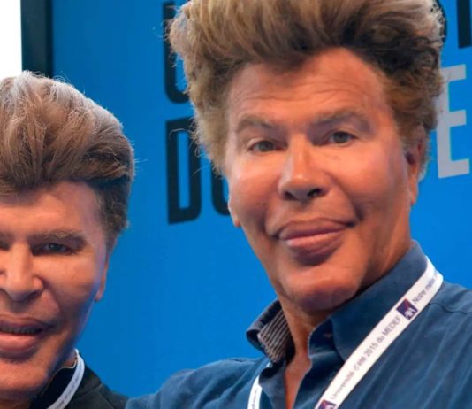 Hunderte von Menschen bei Trauerfeier der an Covid verstorbenen Bogdanoff-Brüder