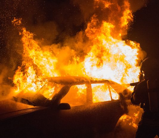 Neujahrsnacht: Fast 900 Autos in Frankreich angezündet und 441 Festnahmen