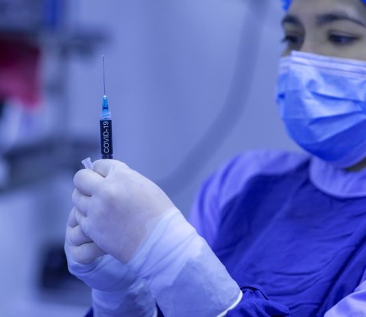 Italien: Krankenschwester wegen Fake-Impfungen für Impfgegner verhaftet