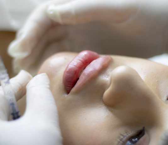 22-Jährige nach Entdeckung einer heimlichen Praxis für Schönheitsoperationen in Paris verhaftet