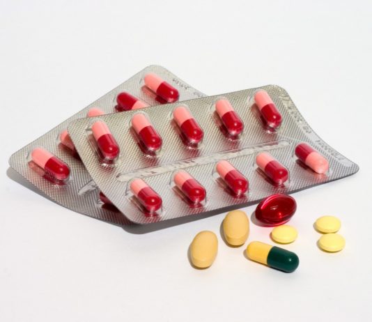 Covid-19: Welche neuen Behandlungsmethoden werden in den nächsten Wochen zugänglich sein? Medikamente_Illustration