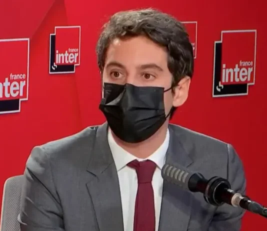 Prüfung des Impfpasses im Parlament ausgesetzt: Gabriel Attal spricht von „Unverantwortlichkeit“